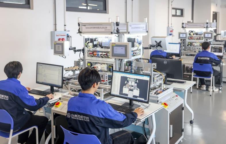 工业互联网数据服务 驱动工业互联网与大数据应用的核心引擎